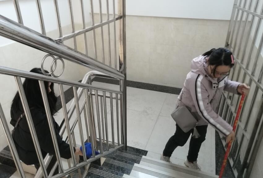 建筑工程系党支部开展“共建美丽校园、展示和谐现代”主题党日活动