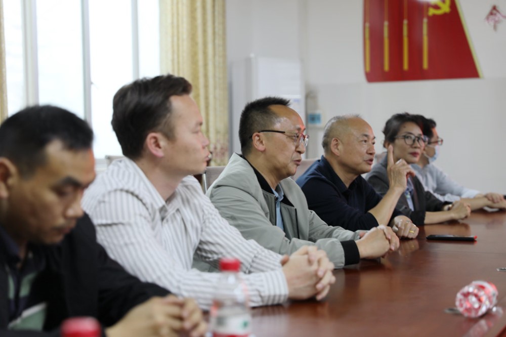 我校教师赴大化县六也乡中心小学开展民族文化进校园活动交流