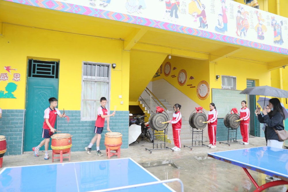 我校教师赴大化县六也乡中心小学开展民族文化进校园活动交流