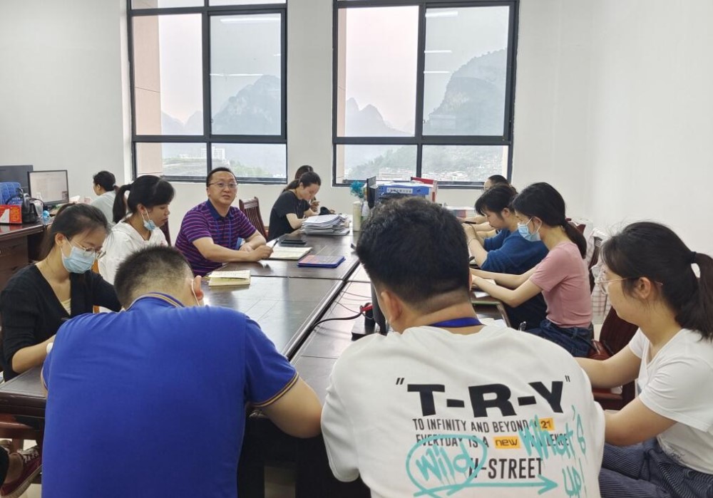 建筑工程学院开展辅导员班主任谈心谈话活动